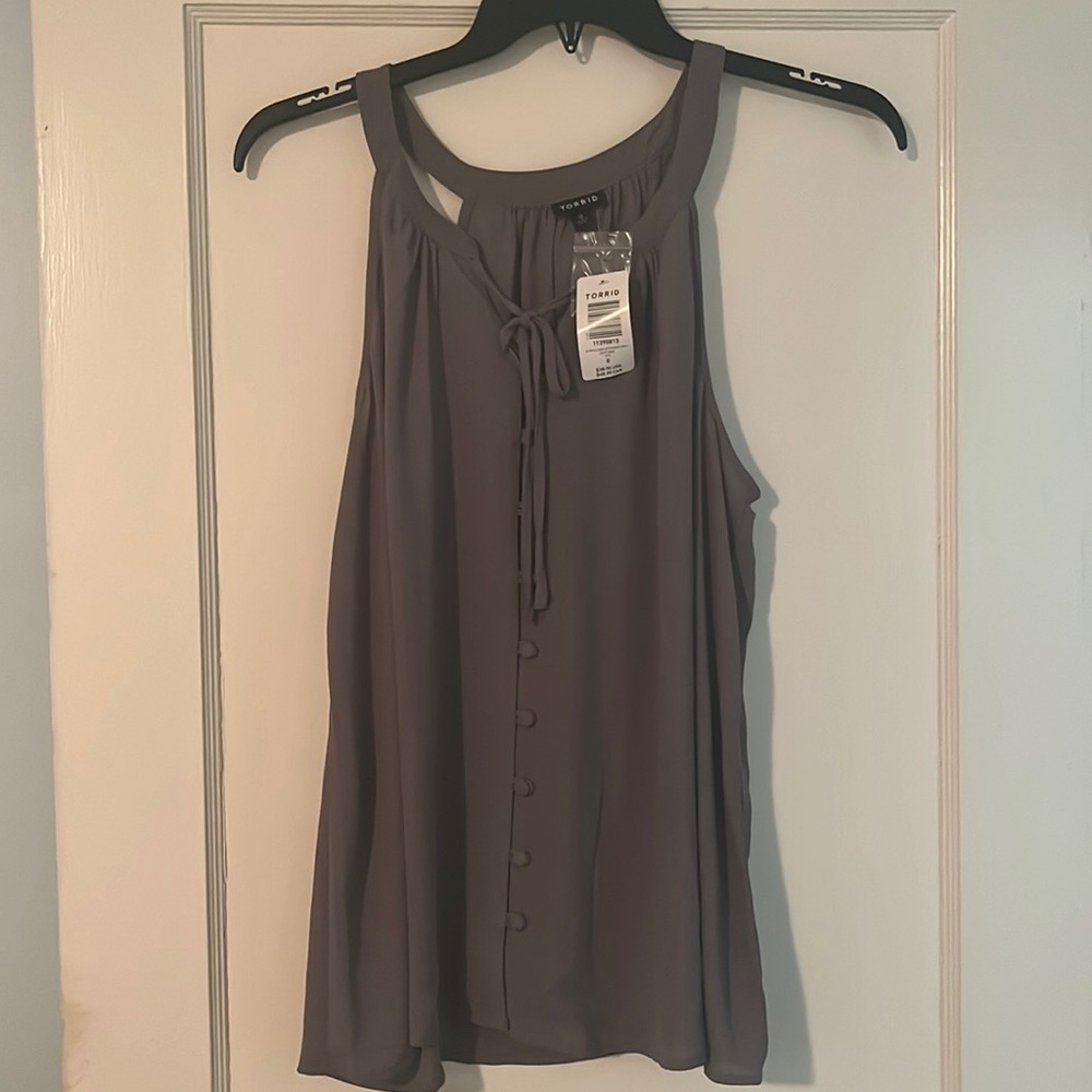 Torrid - GREY GEORGETTE BUTTON-LOOP TANK